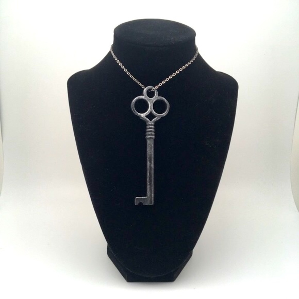 381MIDALANE 4" Handmade Skeleton Key Necklace Gunmetal Chain